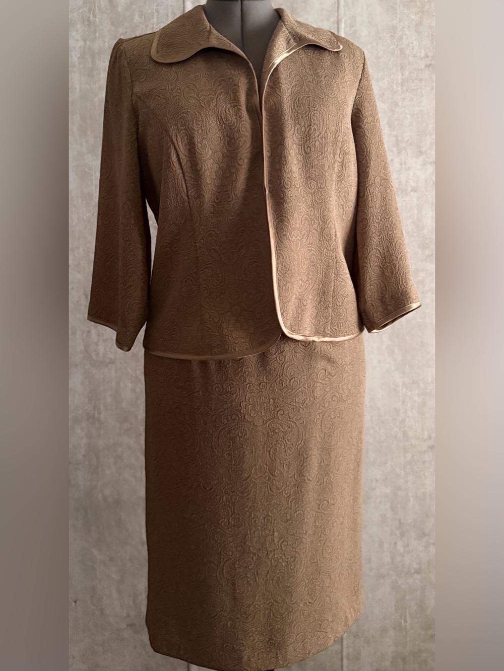 VTG Miss Dorby 2pc Womens Beige Textured  Paisley Jacket Skirt Set Sz 14P